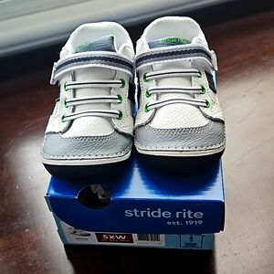Stride Rtie Artie Sneakers size 5XW NWT